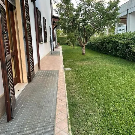 Spaziosa Camera Tripla Con Giardino