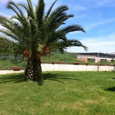 Spaziosa Camera Tripla Con Giardino