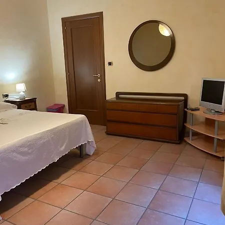 Spaziosa Camera Tripla Con Giardino Ascoli Piceno
