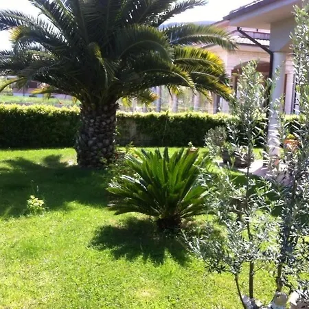 Spaziosa Camera Tripla Con Giardino Guest house